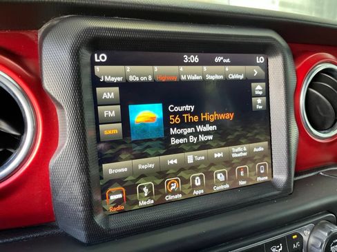 Used 2018 Jeep Wrangler Unlimited Rubicon AWD/4WD image 30