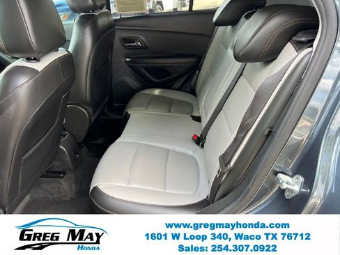 Used 2021 Chevrolet Trax LT w/ Premium Seat Package FWD image 17