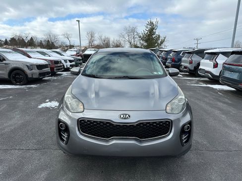 Used 2018 Kia Sportage LX image 2