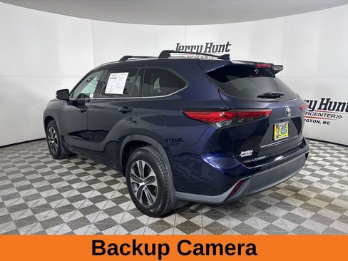 Used 2021 Toyota Highlander XLE image 8