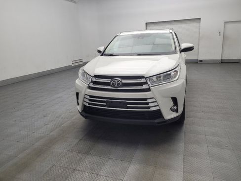 Used 2019 Toyota Highlander SE image 15