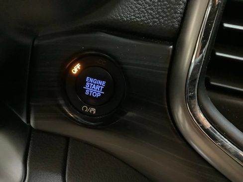Used 2021 Jeep Grand Cherokee Laredo AWD/4WD image 23