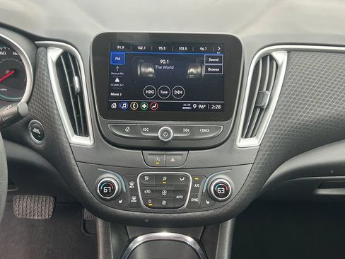 Used 2025 Chevrolet Malibu LT FWD image 12