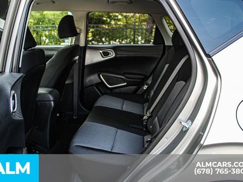 Used 2025 Kia Soul LX w/ LX Technology Package FWD image 17