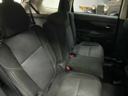 Used 2020 Mitsubishi Outlander ES FWD image 20