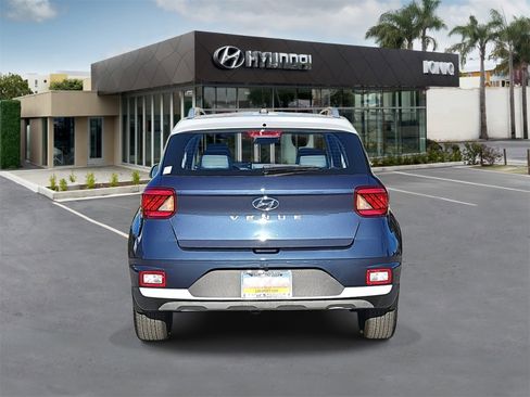 Used 2023 Hyundai Venue Limited image 4