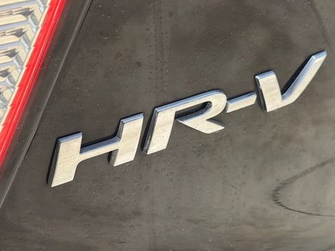 Used 2019 Honda HR-V LX image 11
