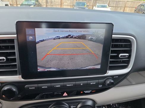 Certified 2024 Hyundai Venue SEL FWD image 21