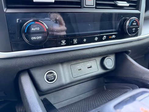 Used 2023 Nissan Rogue SV FWD image 25