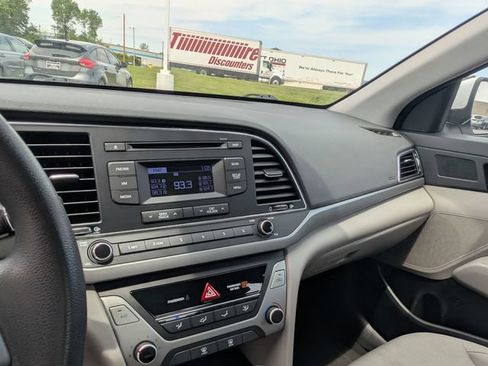 Used 2017 Hyundai Elantra SE FWD image 18