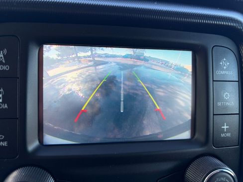 Used 2019 Jeep Wrangler Sport AWD/4WD image 16