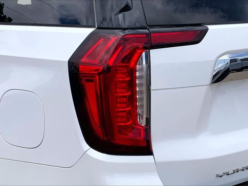 Used 2022 GMC Yukon SLT w/ SLT Premium Package AWD/4WD image 29