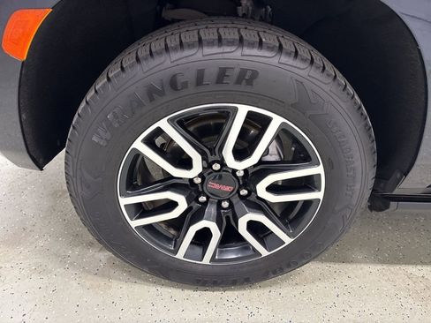 Used 2023 GMC Yukon XL AT4 w/ Technology Package image 11