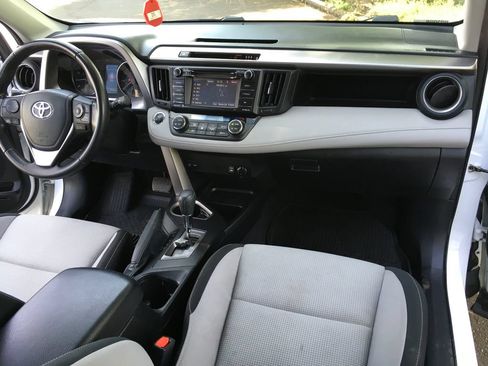 Used 2018 Toyota RAV4 XLE AWD/4WD image 32