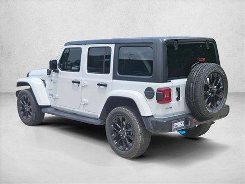 Used 2023 Jeep Wrangler Unlimited Sahara w/ Cold Weather Group AWD/4WD image 7