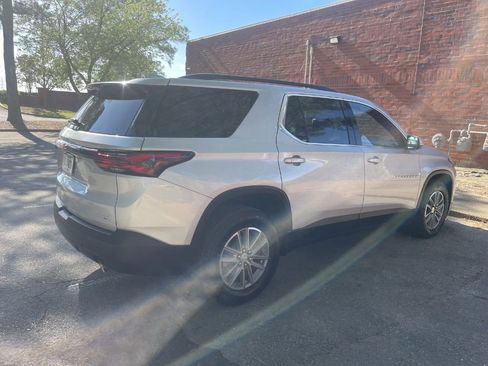 Used 2022 Chevrolet Traverse LT FWD image 4