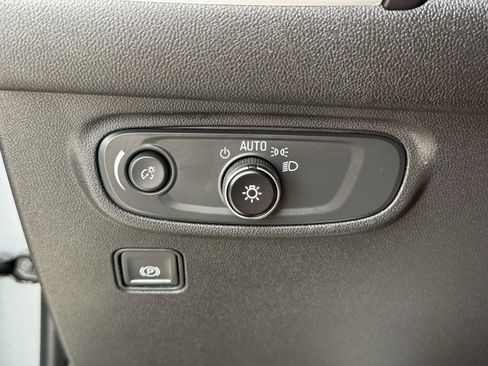 Used 2024 GMC Terrain SLE w/ Driver Convenience Package image 25