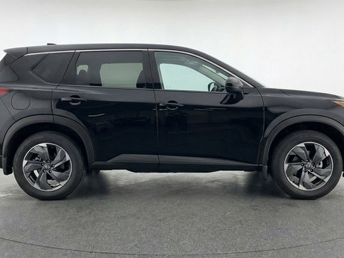 Used 2025 Nissan Rogue SV image 11