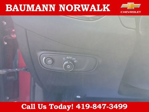 Used 2018 Chevrolet Equinox LT FWD image 15