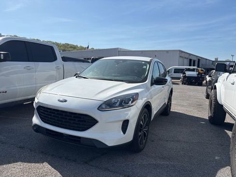 Used 2021 Ford Escape SE w/ SE Sport Appearance Package image 1