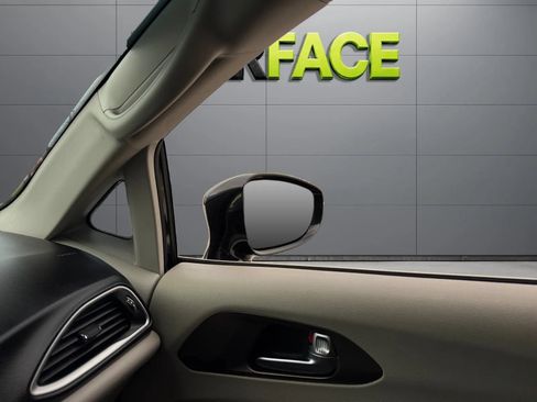 Used 2019 Chrysler Pacifica Touring-L FWD image 42