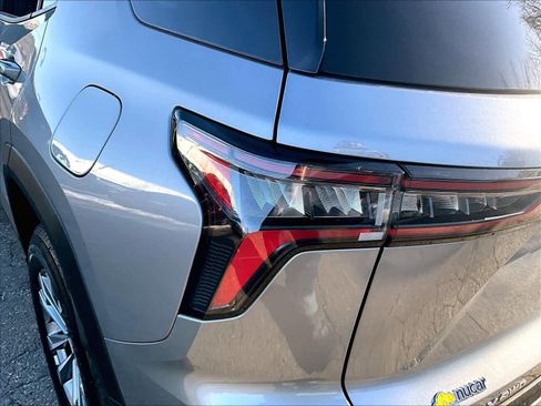 Used 2025 Chevrolet Equinox LT w/ Convenience Package II image 34