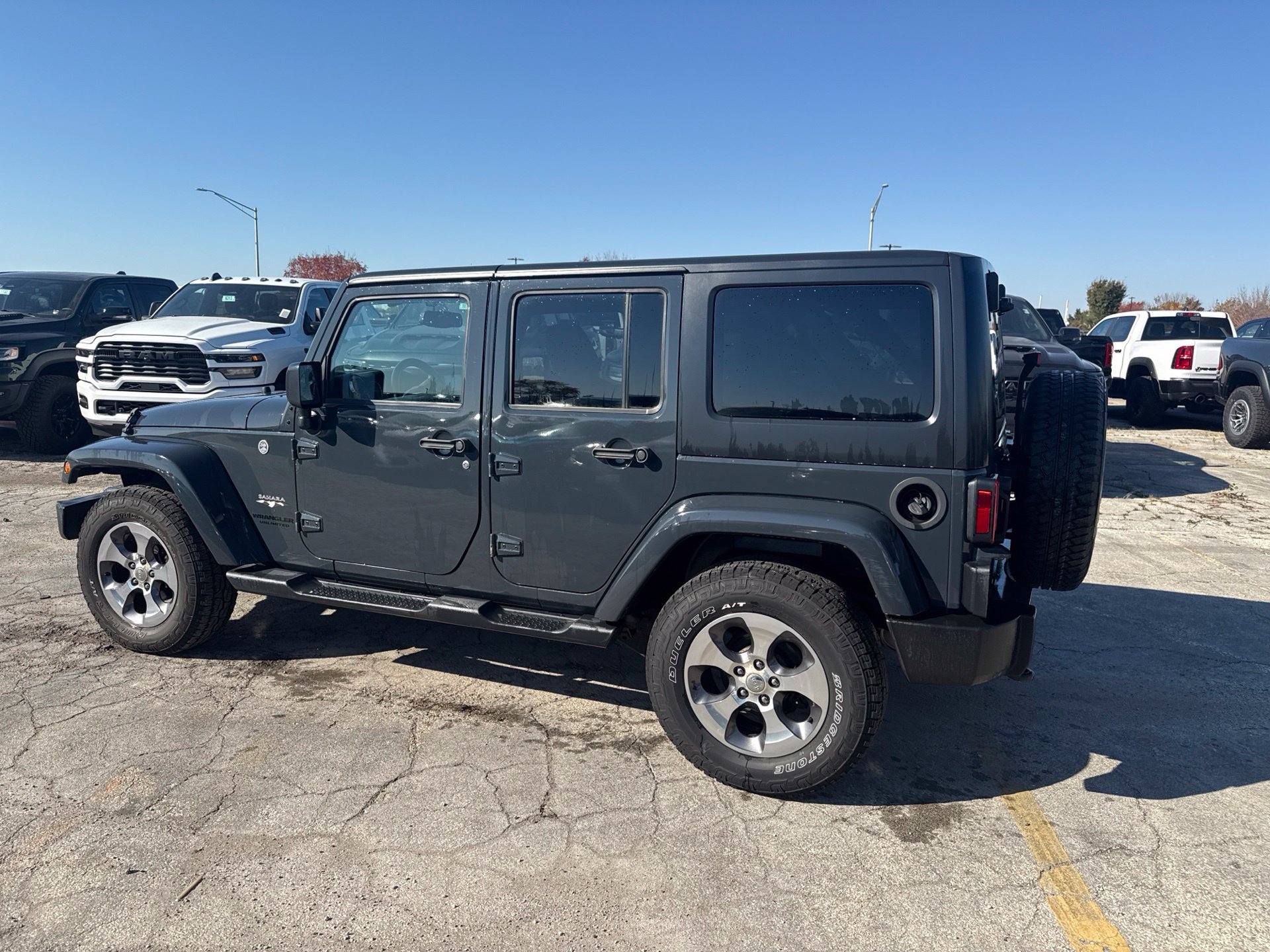 Used 2016 Jeep Wrangler Unlimited Sahara w/ Connectivity Group AWD/4WD image 9