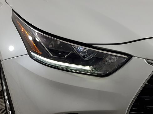 Used 2023 Toyota Highlander Limited FWD image 15
