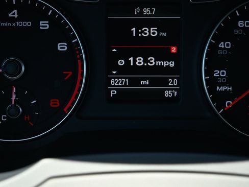 Used 2018 Audi Q3 2.0T Premium FWD image 32