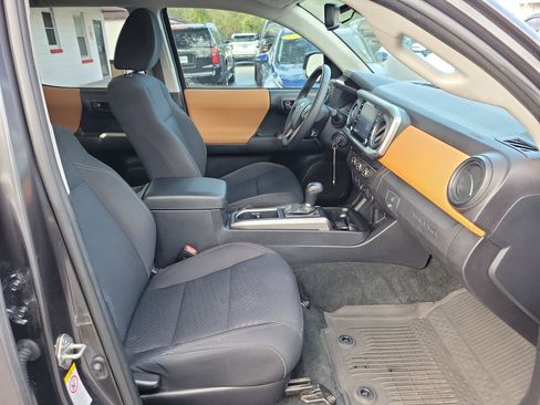 Used 2020 Toyota Tacoma SR5 image 7