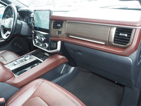 Used 2024 Ford Expedition Limited image 23