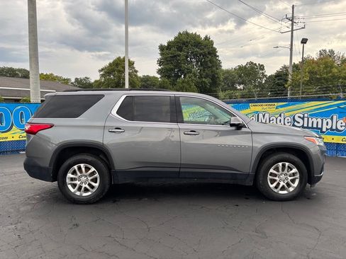 Used 2020 Chevrolet Traverse LT FWD image 2