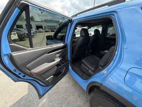 Used 2024 Honda Pilot TrailSport image 9