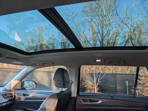 Certified 2025 Volkswagen Atlas SEL Premium R-Line image 31