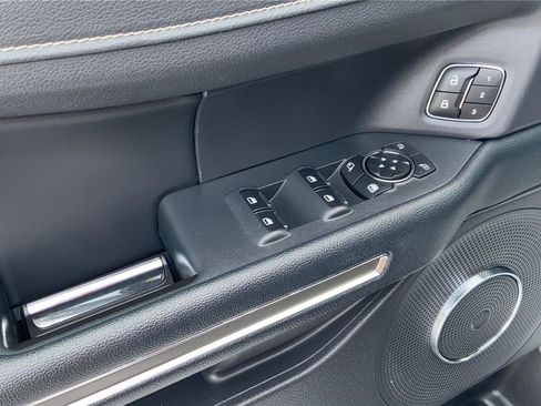 Used 2024 Ford Expedition XLT image 21