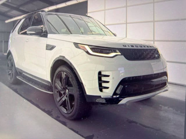 Used 2025 Land Rover Discovery Dynamic SE AWD/4WD image 1