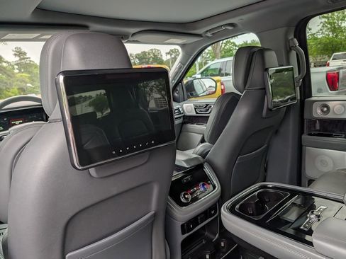 Used 2019 Lincoln Navigator L Reserve w/ Cargo Package AWD/4WD image 16