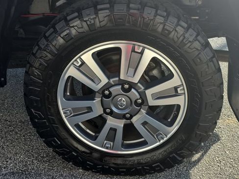 Used 2019 Toyota Tundra Platinum AWD/4WD image 33
