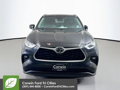 Used 2021 Toyota Highlander XLE image 4