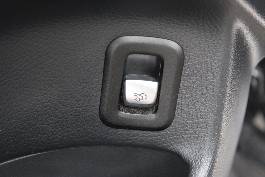 Used 2020 Mercedes-Benz GLC 300 image 16
