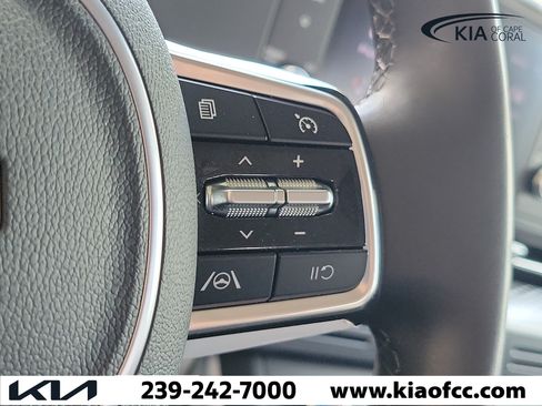 Used 2024 Kia Carnival LX FWD image 25