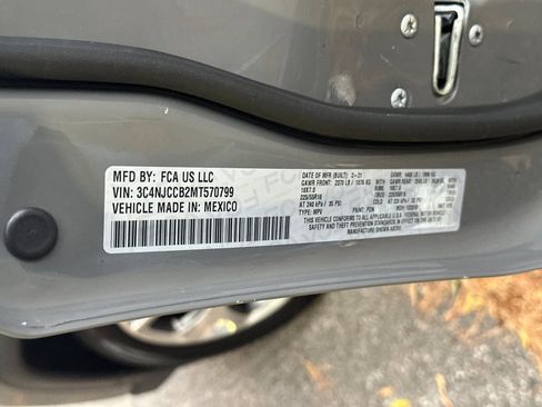 Used 2021 Jeep Compass Limited image 32