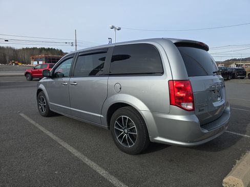 Used 2019 Dodge Grand Caravan SE image 6