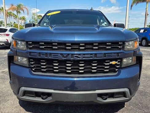 Used 2022 Chevrolet Silverado 1500 Custom RWD image 2
