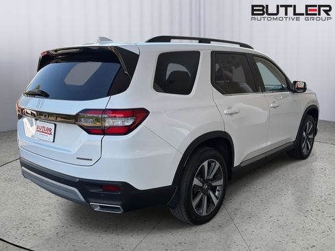 Used 2025 Honda Pilot Touring image 6