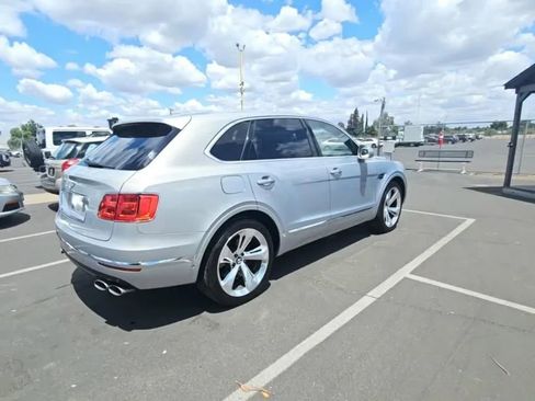 Used 2018 Bentley Bentayga Onyx Edition AWD/4WD image 8