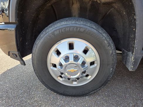 Used 2024 Chevrolet Silverado 3500 High Country w/ High Country Premium Package AWD/4WD image 5