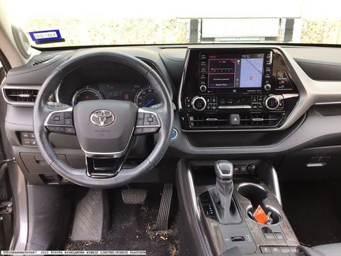 Used 2021 Toyota Highlander Limited image 12