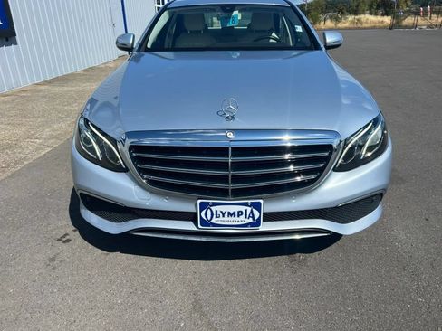 Used 2017 Mercedes-Benz E 300 4MATIC image 4