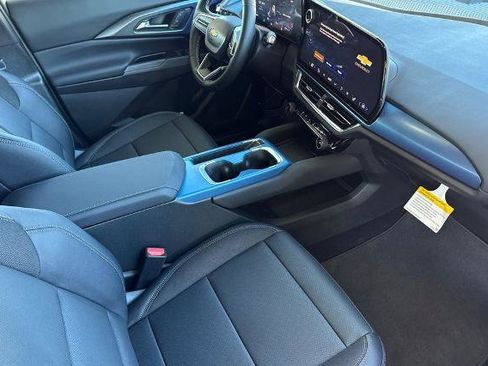 New 2026 Chevrolet Equinox EV LT image 17